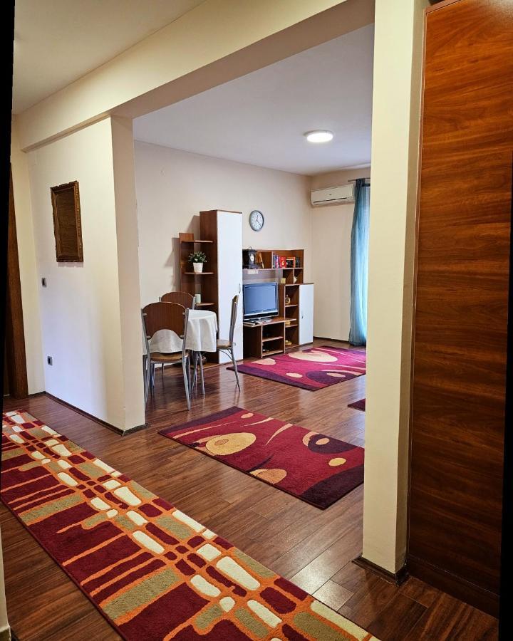 Apartment Trio *