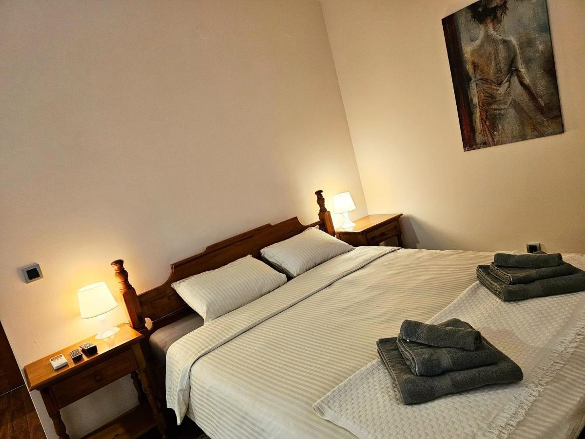 Trio Apartment *