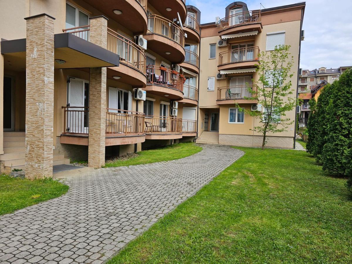 Trio Apartment *