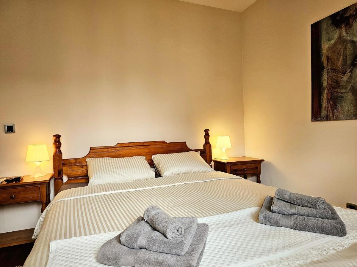 Trio Apartment *