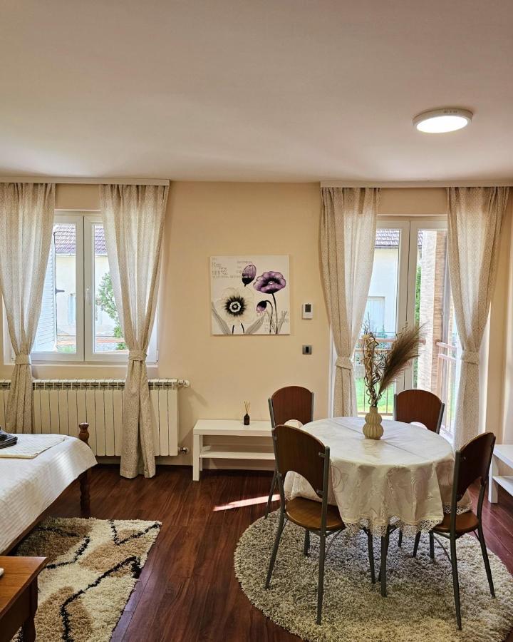 Apartment Trio *