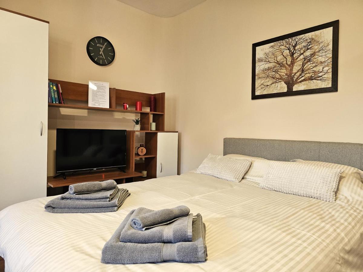 Trio Apartment