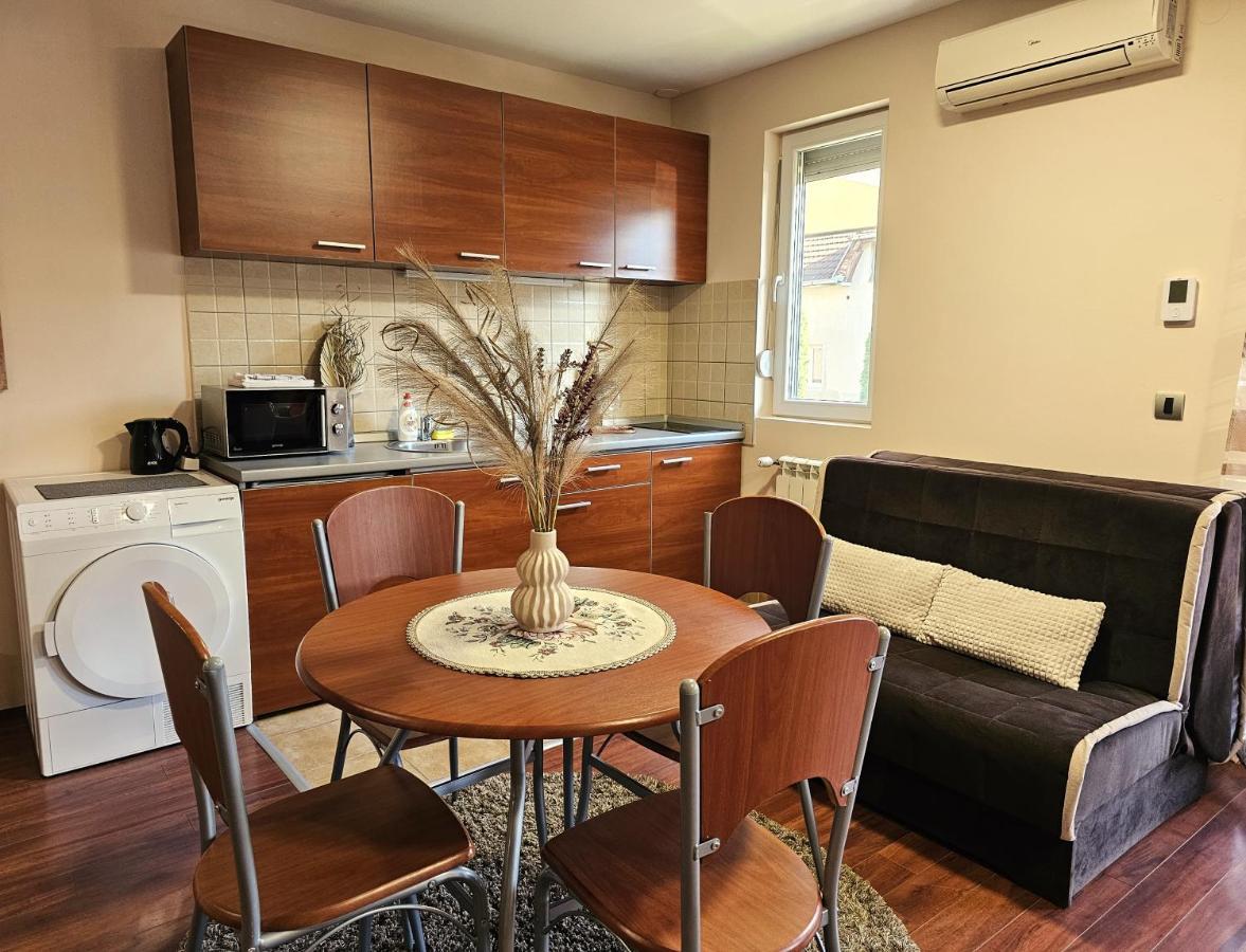Trio Apartment *